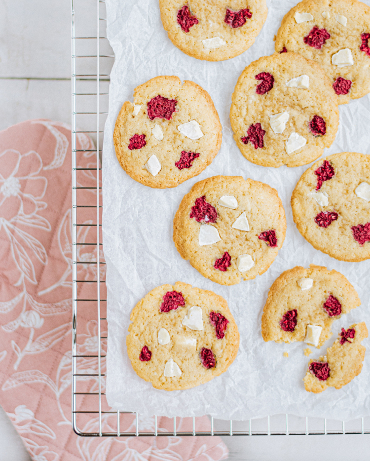 Recette - Biscuits gourmands au chocolat blanc & aux framboises