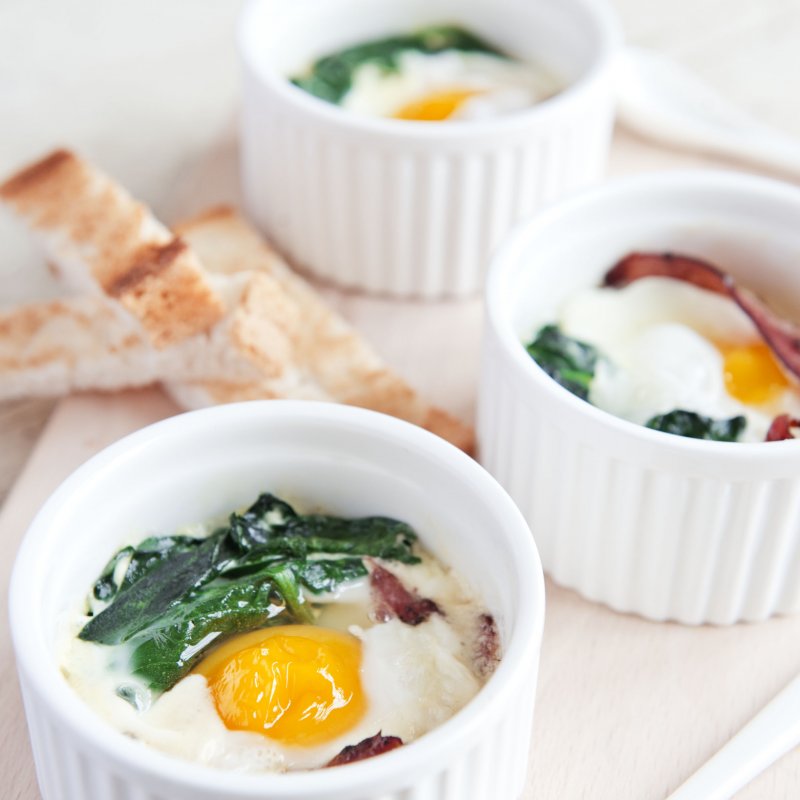 Oeufs en cocotte aux épinards et au lard